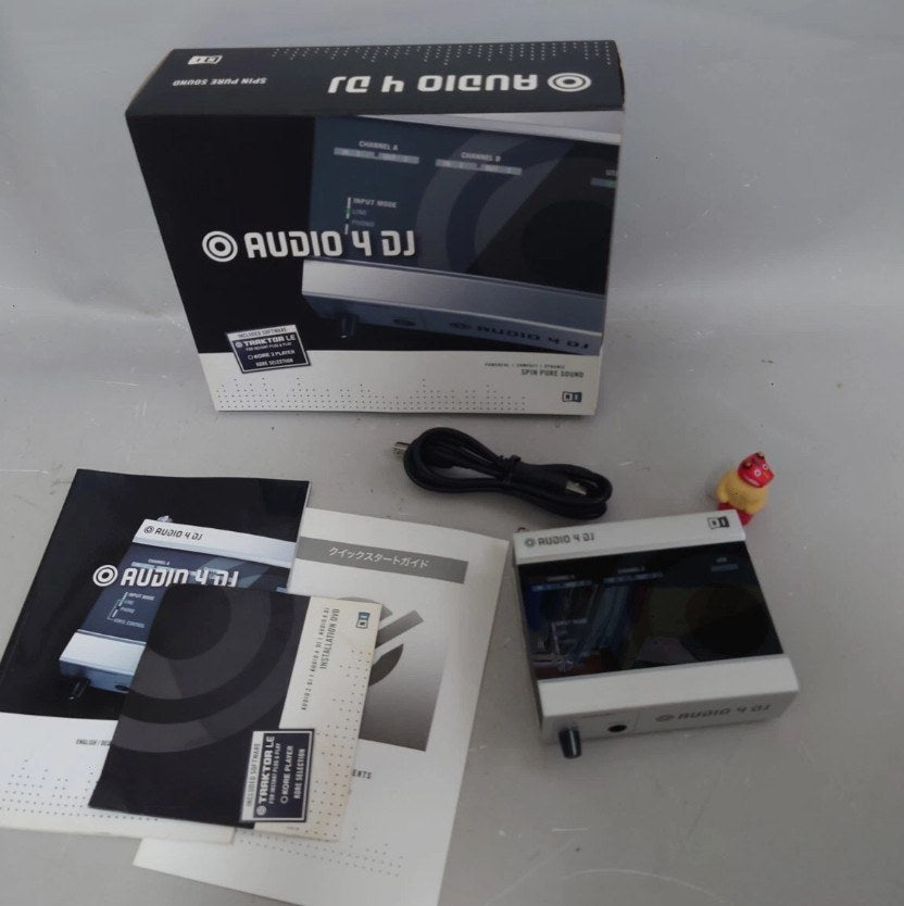 Native Instruments Audio 4 DJ USB Interface for Digital DJing with Box &amp; Manual