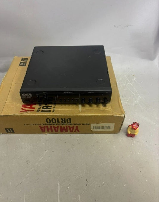 Yamaha DR100 Digital Reverb Effect Processor with Box