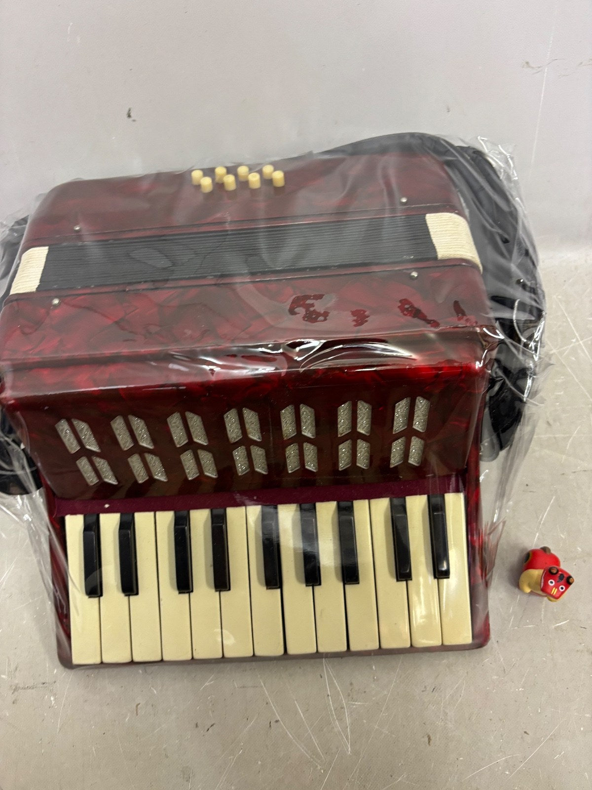Yamaha accordion mini 8 bass red