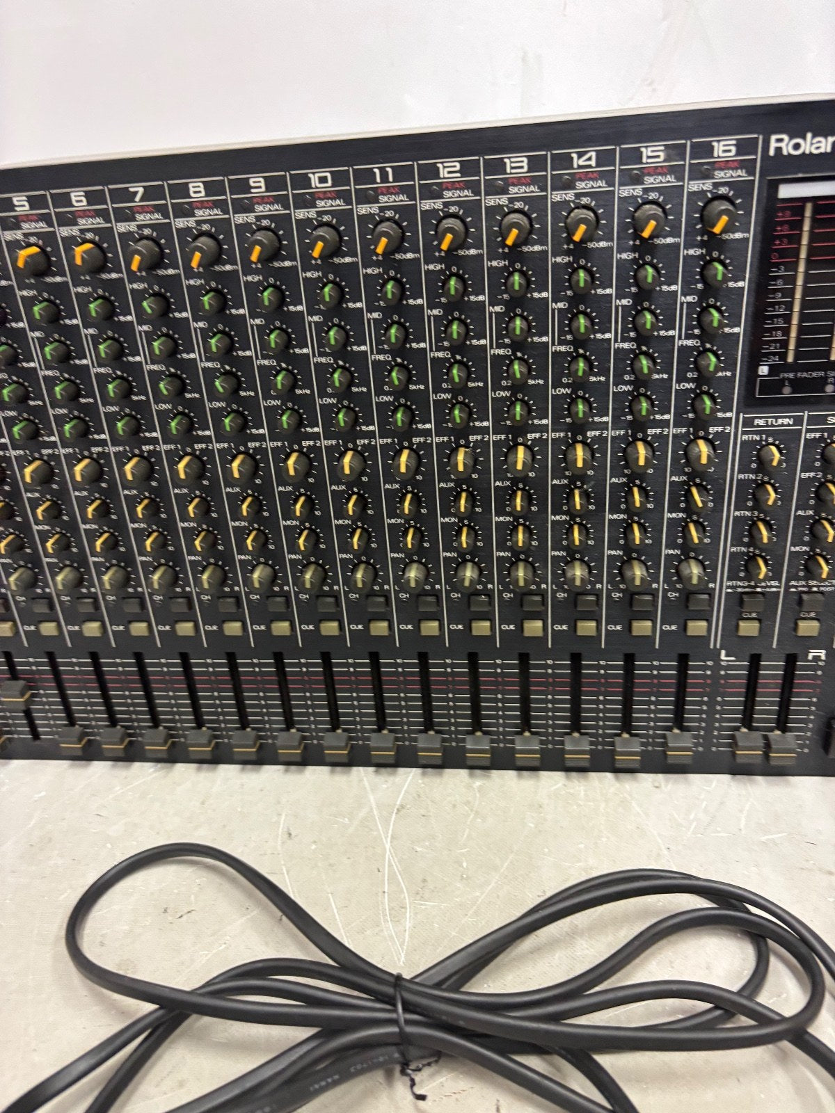 Roland M-16E Analog Mixer