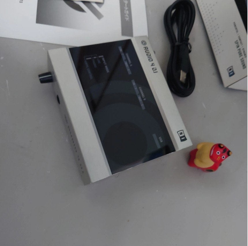 Native Instruments Audio 4 DJ USB Interface for Digital DJing with Box &amp; Manual