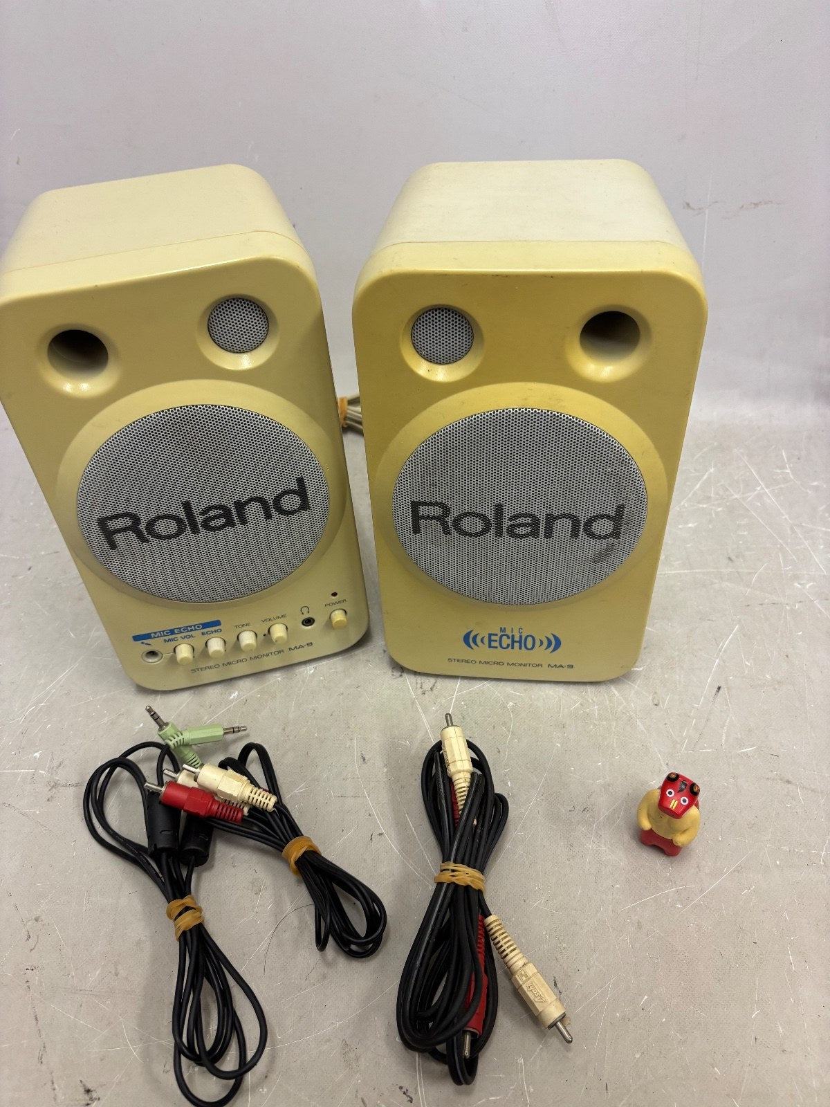 Roland MA-9 Stereo Micro Monitor Speaker Pair good condition