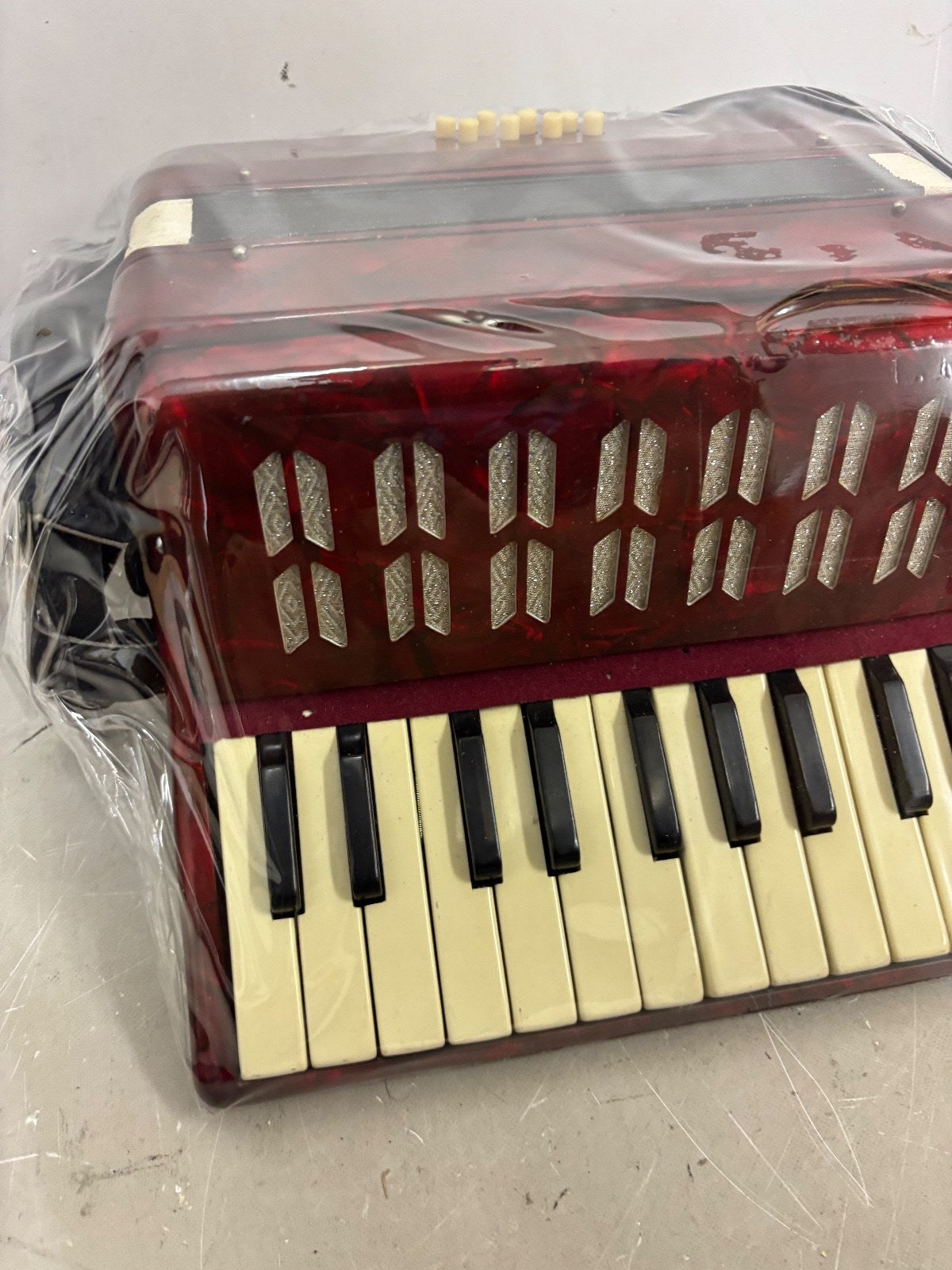 Yamaha accordion mini 8 bass red