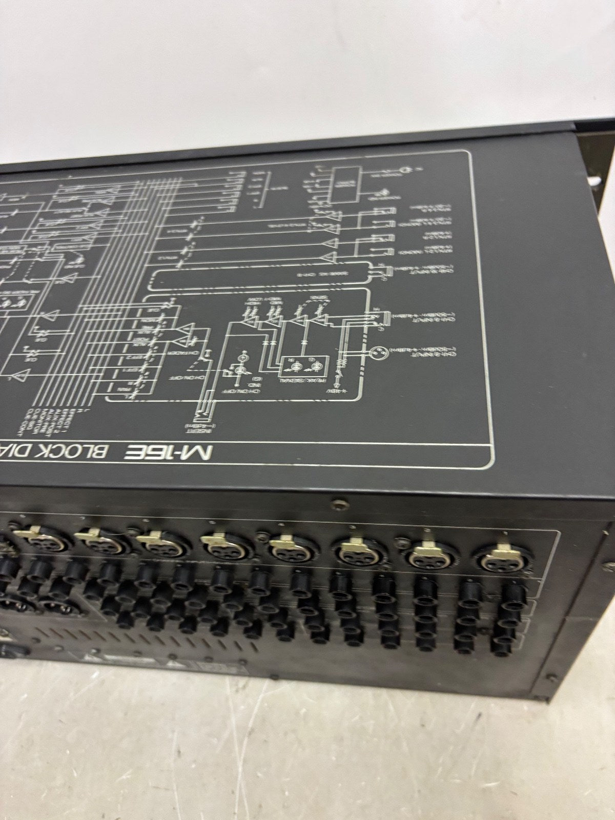 Roland M-16E Analog Mixer