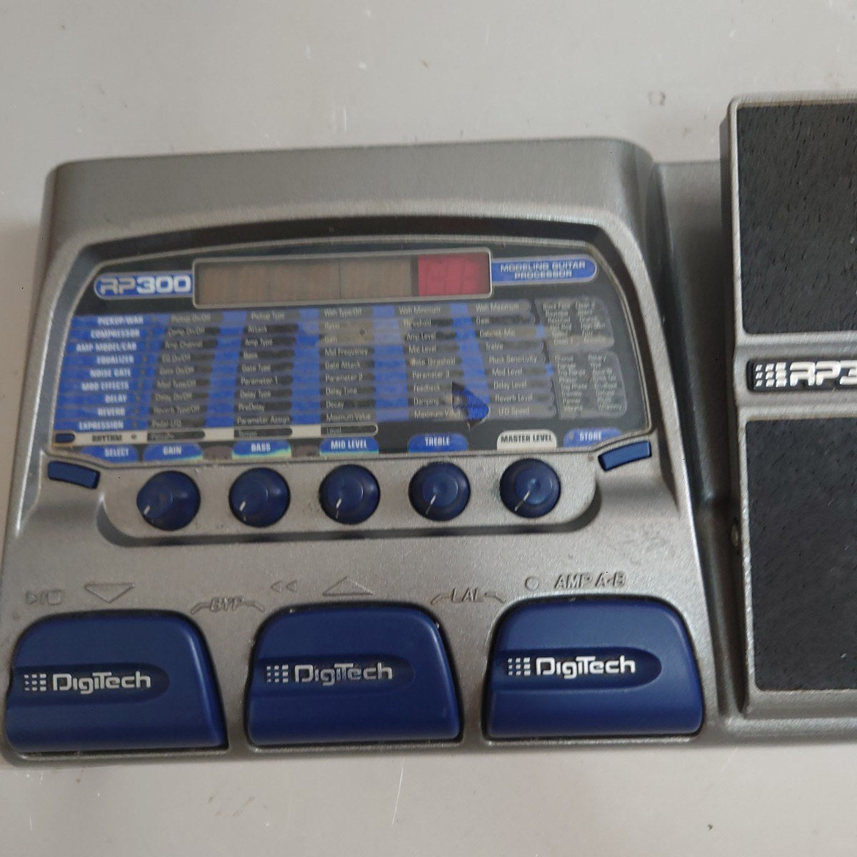 DigiTech RP300 Modeling Guitar Processor MultiEffects Pedal