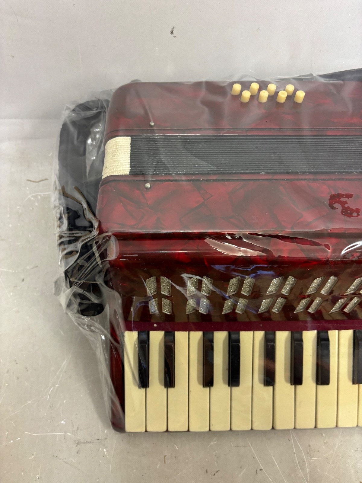 Yamaha accordion mini 8 bass red