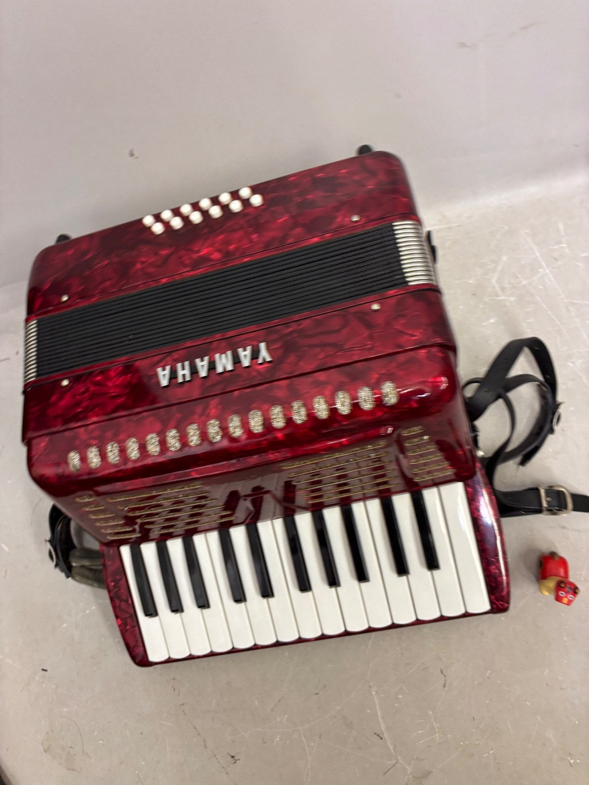 YAMAHA accordion part 25 keys 12 bass red