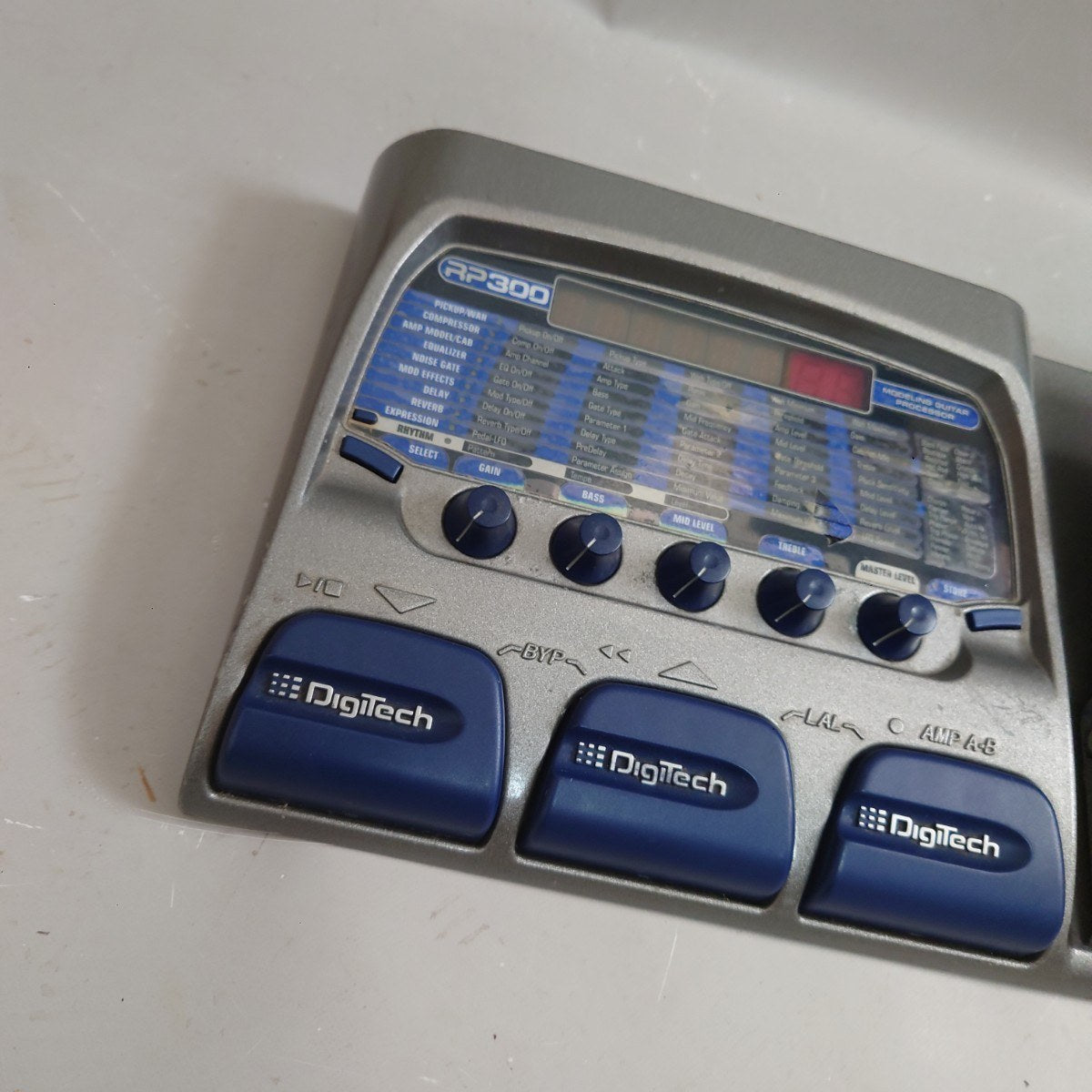 DigiTech RP300 Modeling Guitar Processor MultiEffects Pedal
