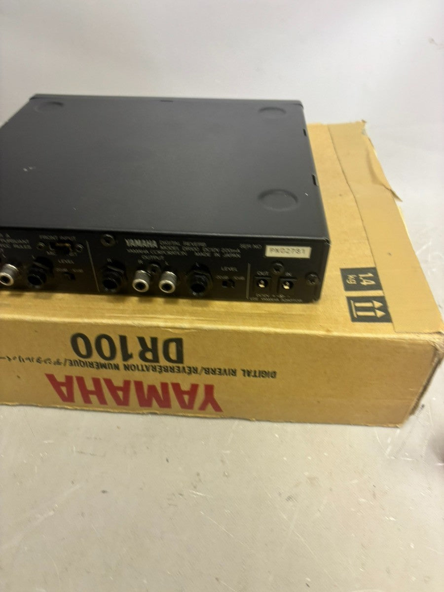Yamaha DR100 Digital Reverb Effect Processor with Box Tested Japan