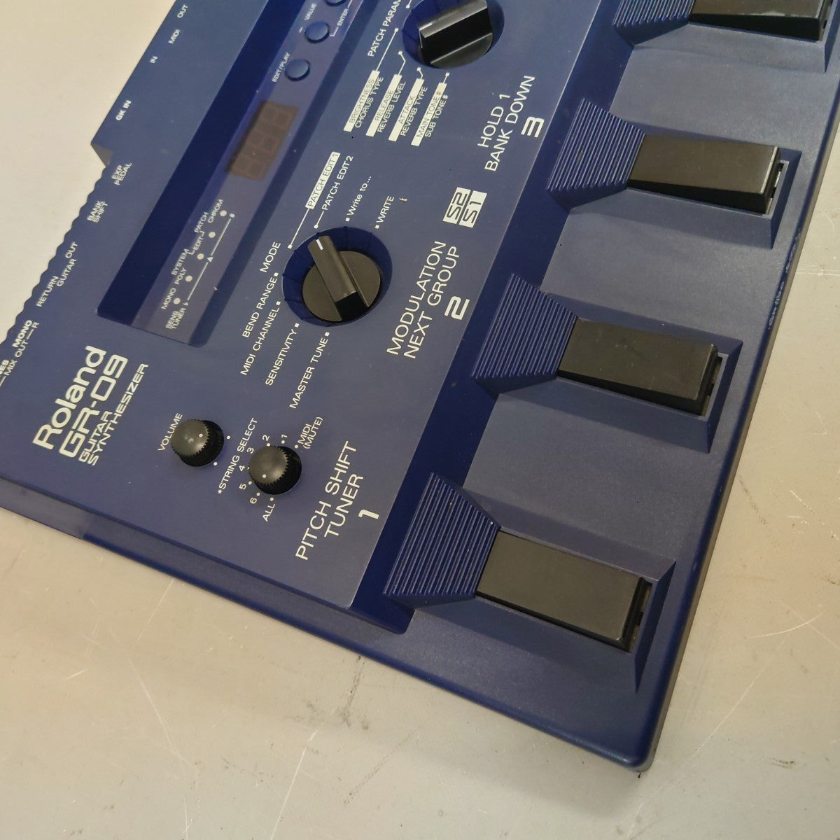 Roland GR-09 Guitar Synthesizer Controller MIDI Effects Processor from Japan
