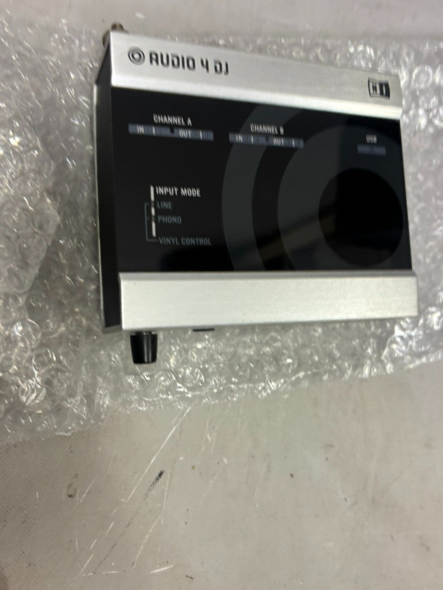 Native Instruments Audio 4 DJ USB Interface with Box Tested Japan
