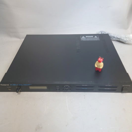 Roland R8M Drum Sound Module Rackmount Percussion Synthesizer Tested item Japan