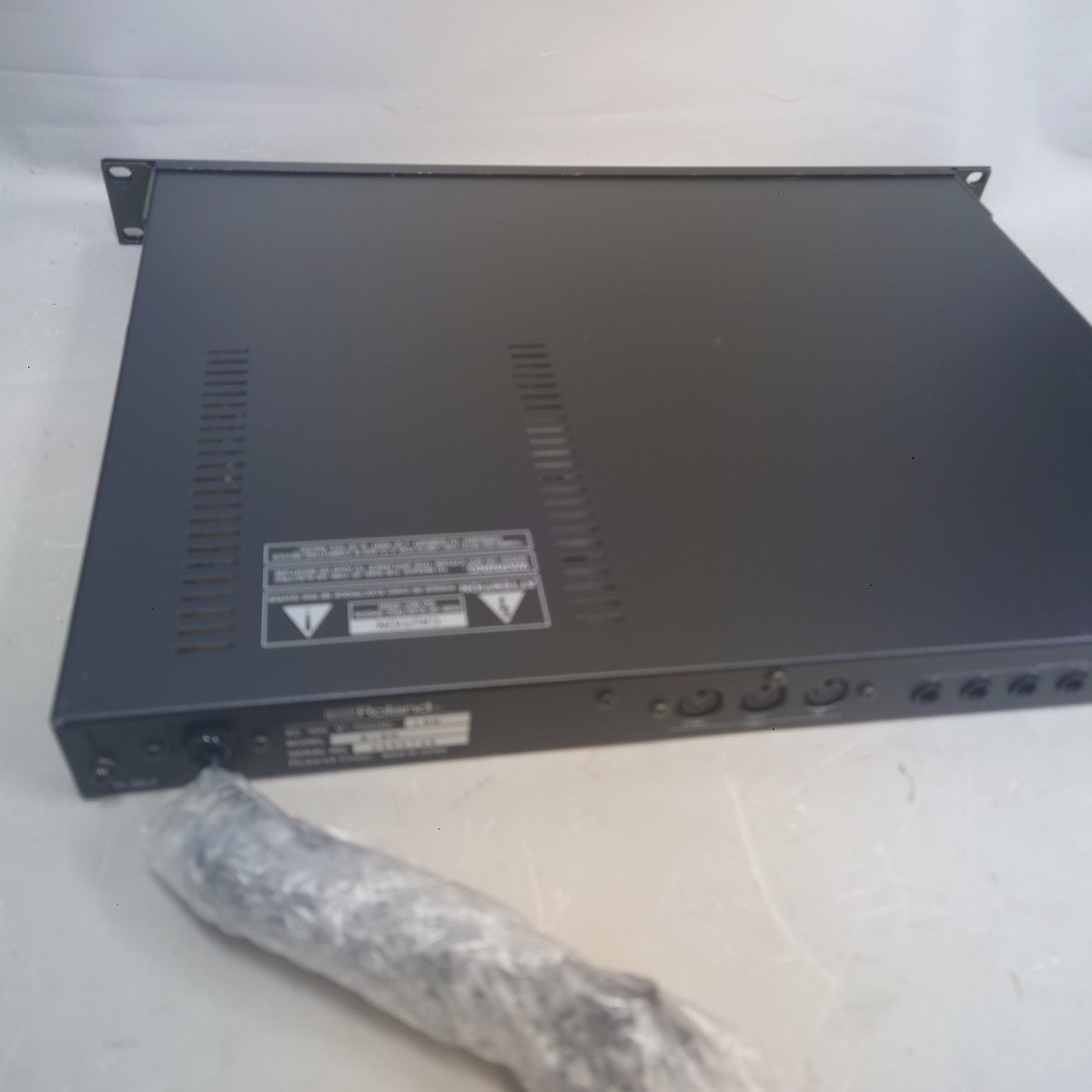 Roland R8M Drum Sound Module Rackmount Percussion Synthesizer Tested item Japan