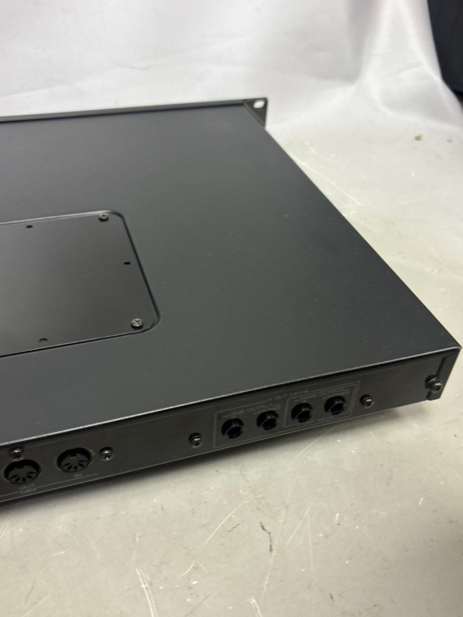 Roland JV-880 Multi Timbre Sound Module Synthesizer from Japan