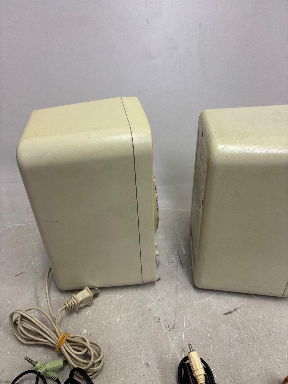 Roland MA-9 Stereo Micro Monitor Speaker Pair good condition