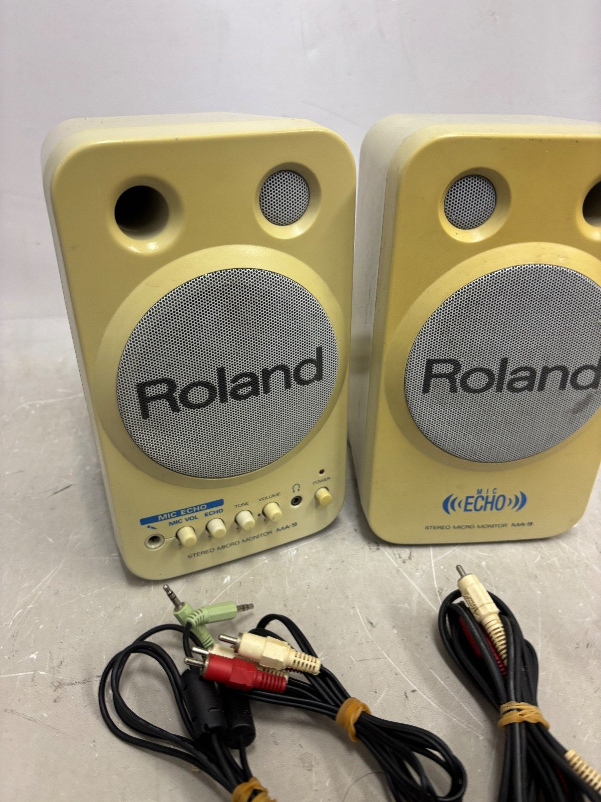 Roland MA-9 Stereo Micro Monitor Speaker Pair good condition