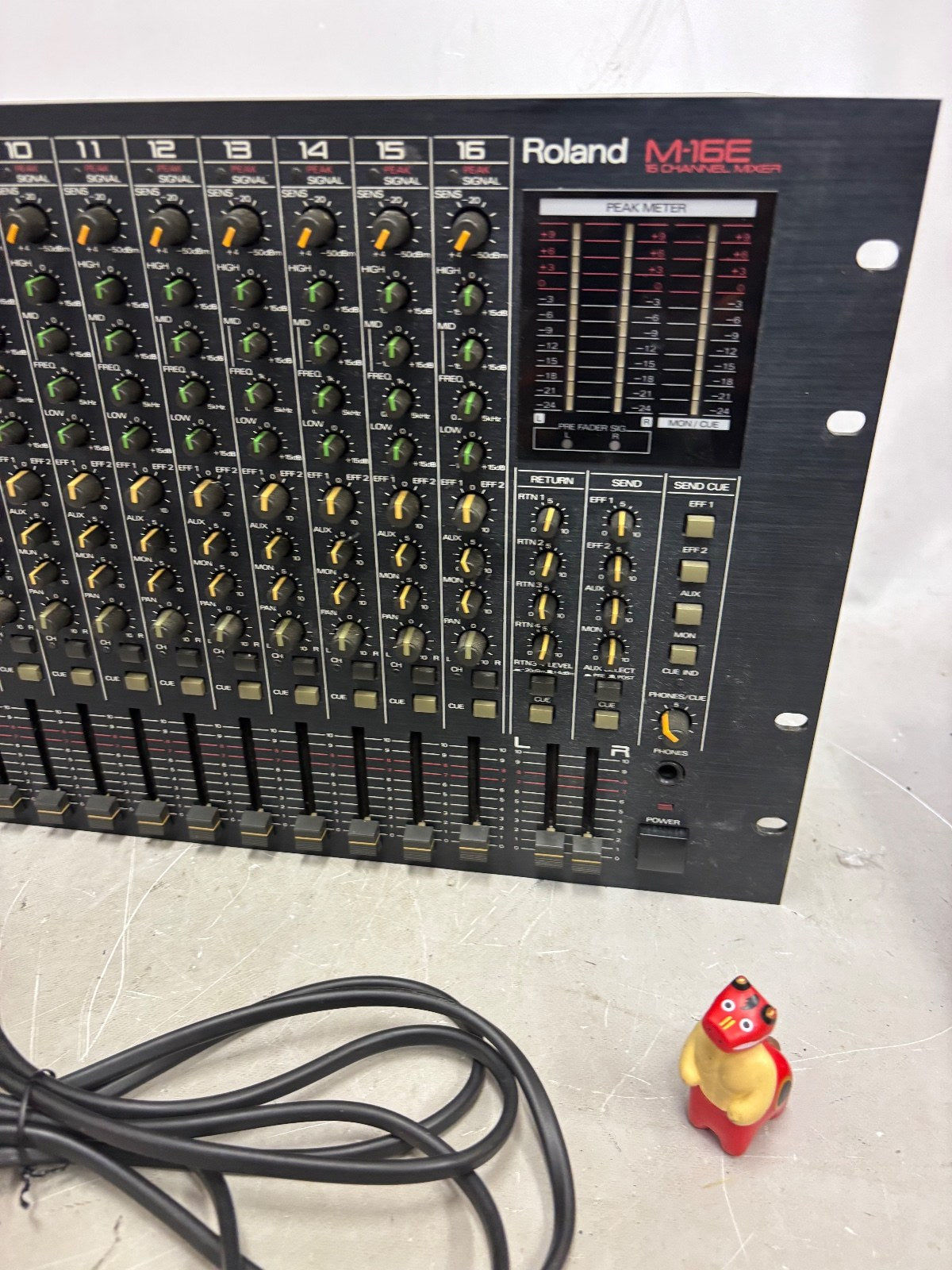 Roland M-16E Analog Mixer
