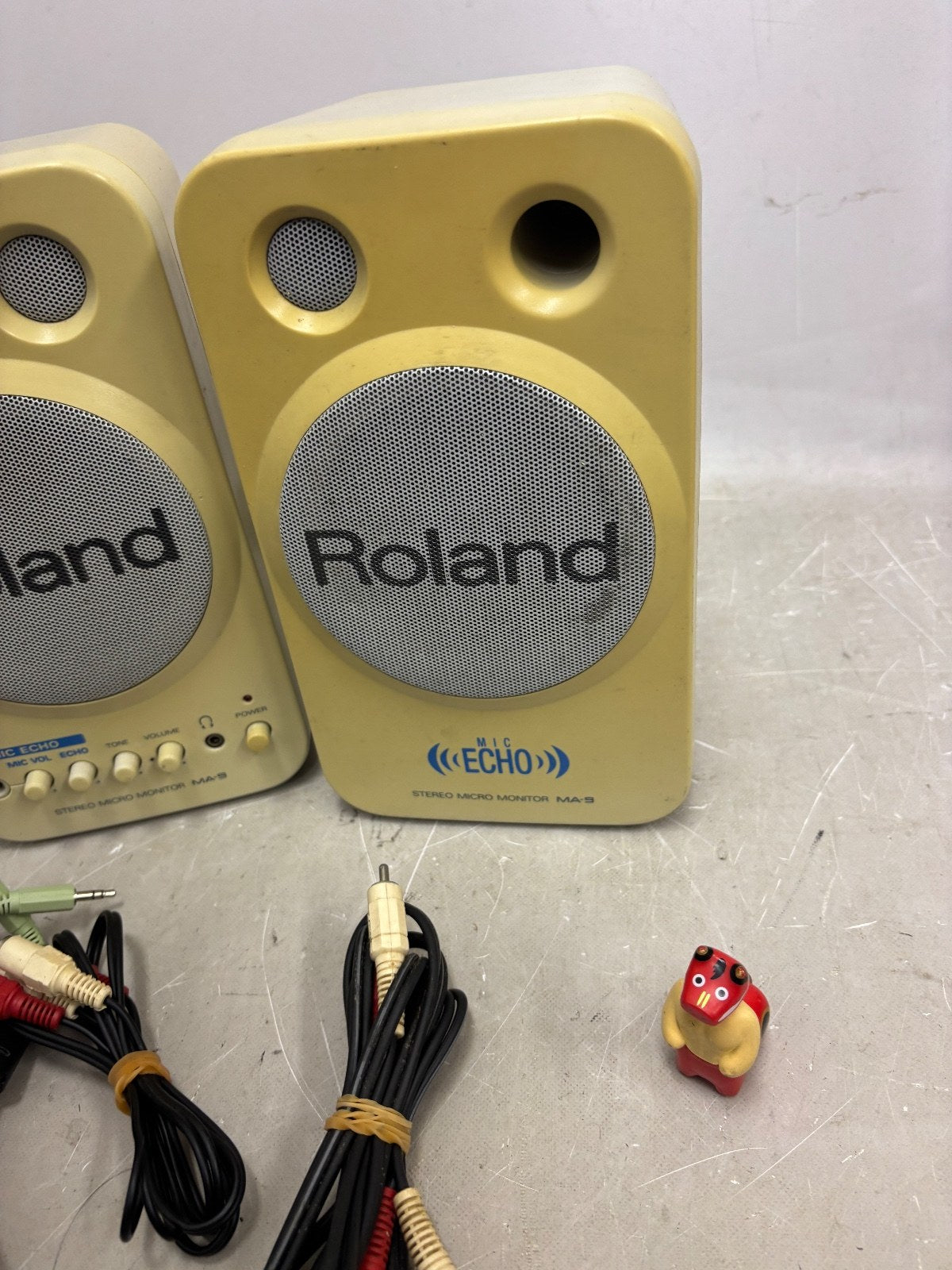 Roland MA-9 Stereo Micro Monitor Speaker Pair good condition