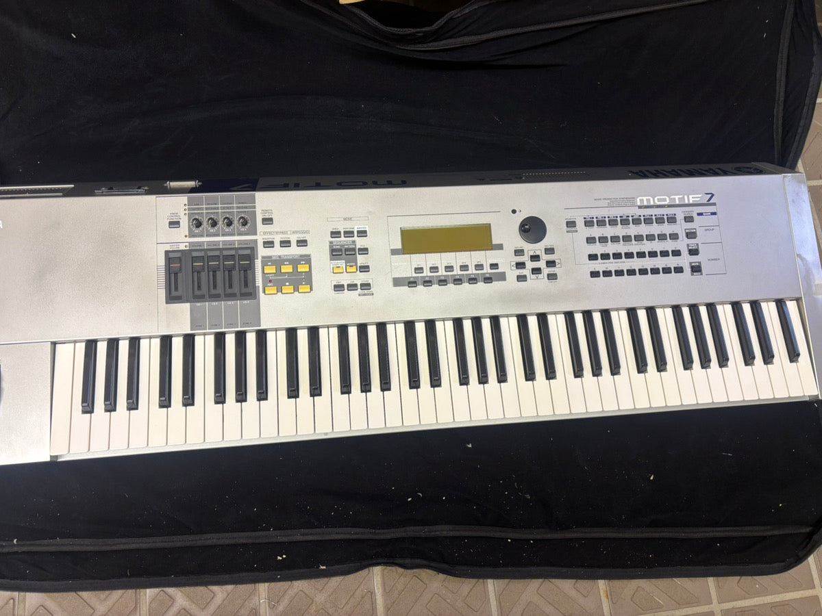 Yamaha Motif 7 76 Key Synthesizer Workstation fast ship from japan