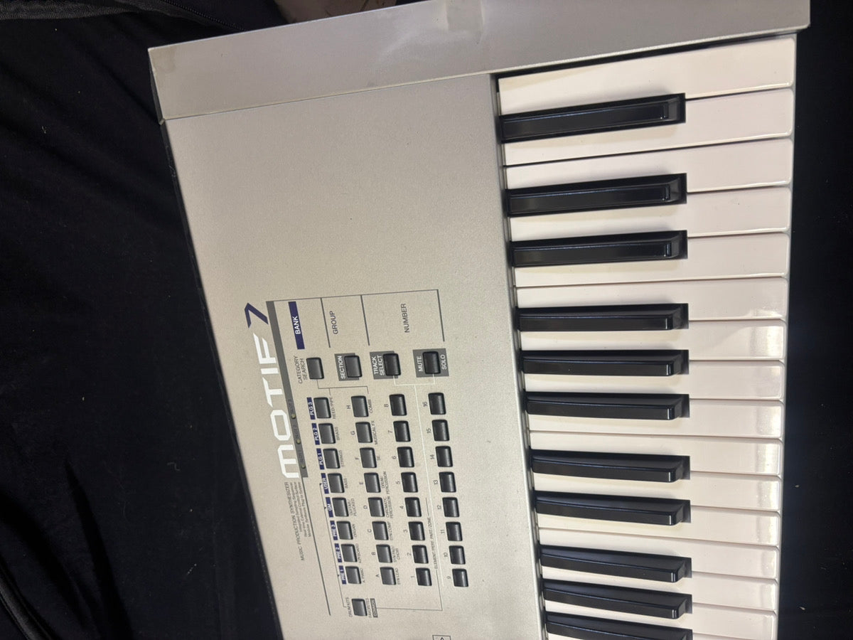 Yamaha Motif 7 76 Key Synthesizer Workstation fast ship from japan