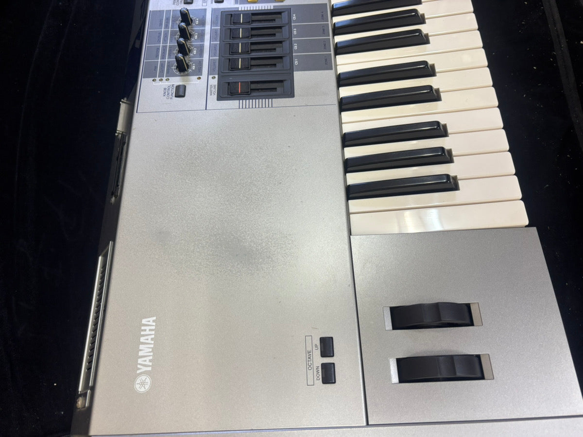 Yamaha Motif 7 76 Key Synthesizer Workstation fast ship from japan