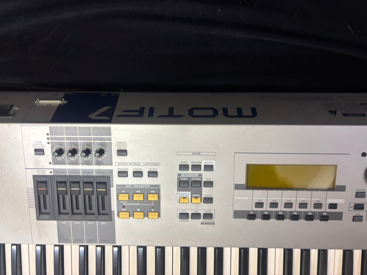 Yamaha Motif 7 76 Key Synthesizer Workstation fast ship from japan